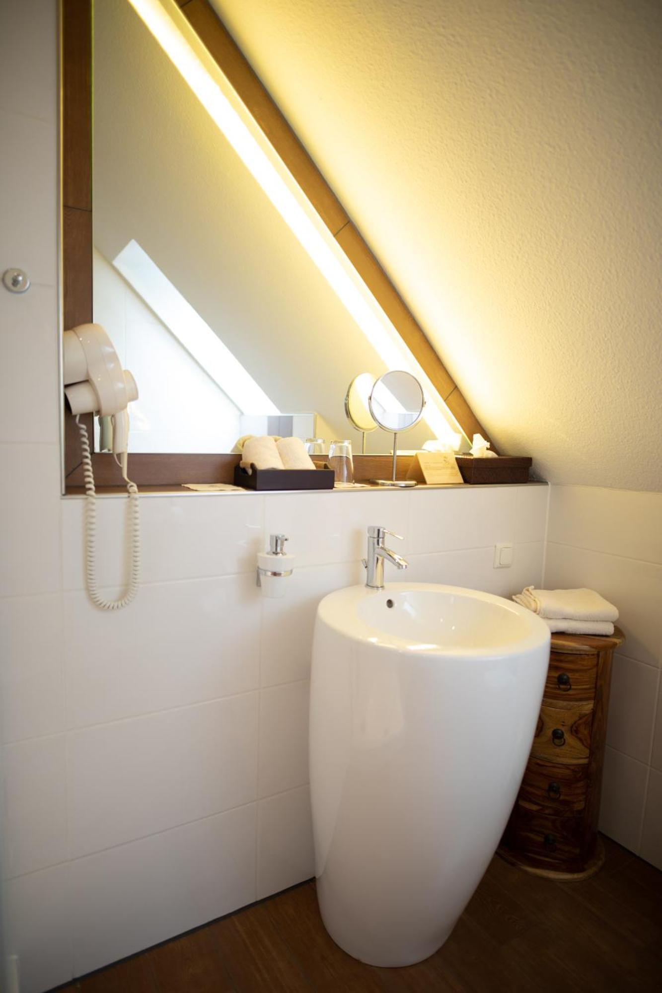 Vier Jahreszeiten Rooms Husum  ภายนอก รูปภาพ
