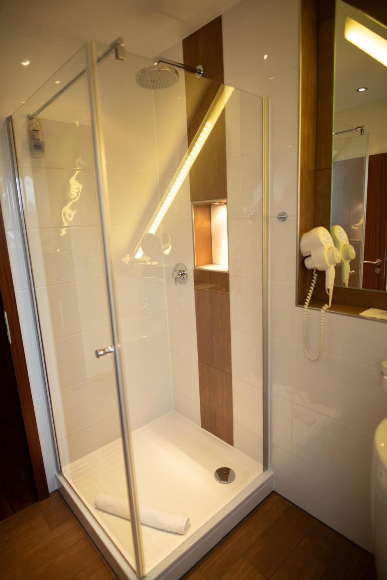 Vier Jahreszeiten Rooms Husum  ภายนอก รูปภาพ