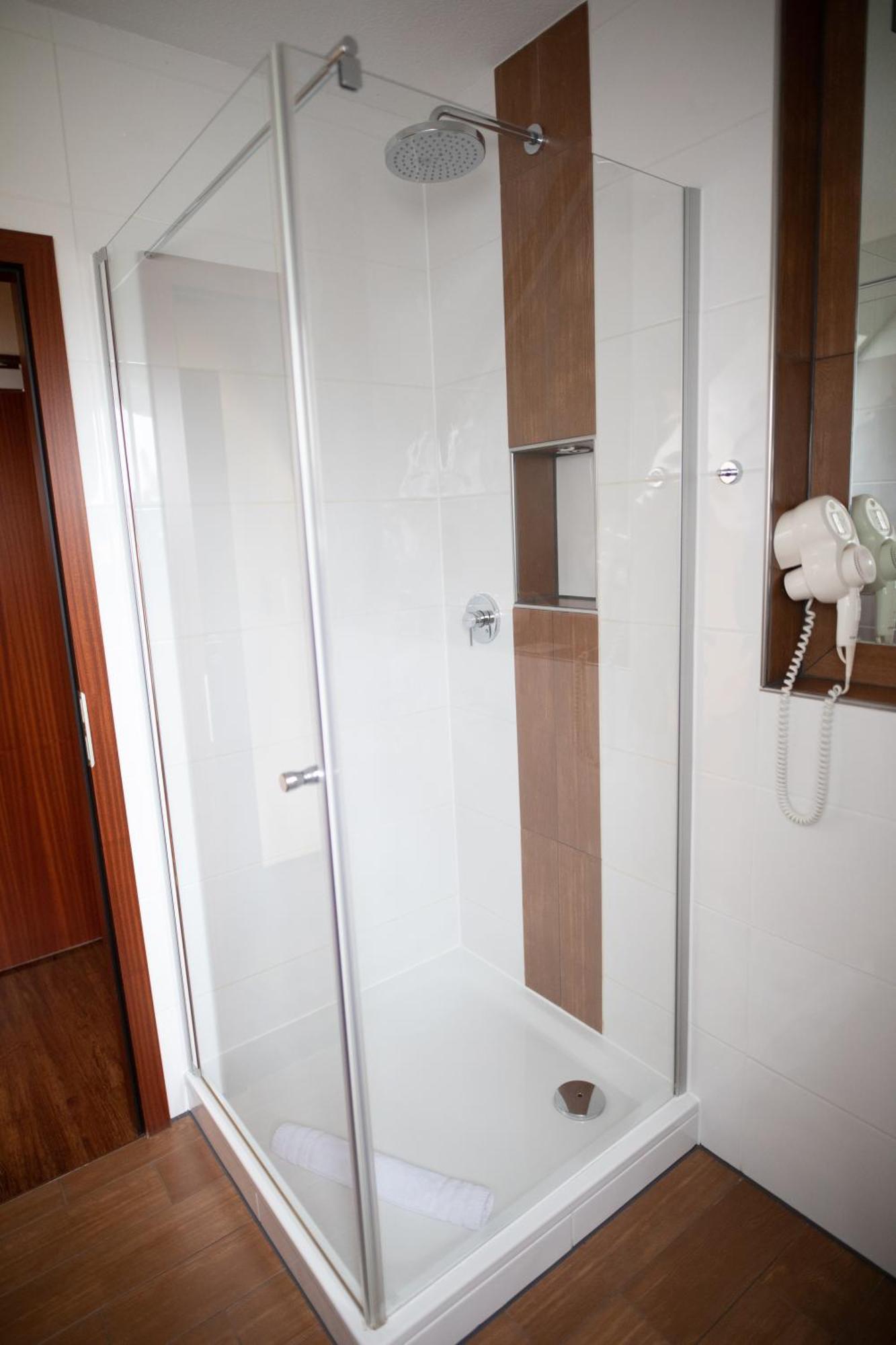 Vier Jahreszeiten Rooms Husum  ภายนอก รูปภาพ